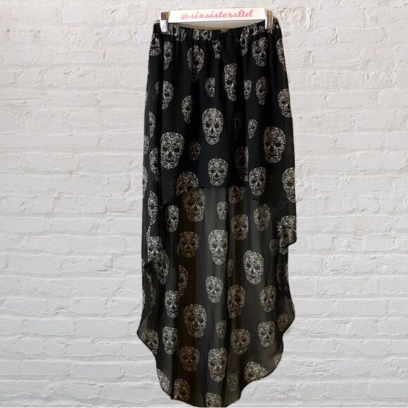 H&m black sugar skull hi low skirt. Elastic waist size four. NWOT. - Picture 1 of 10